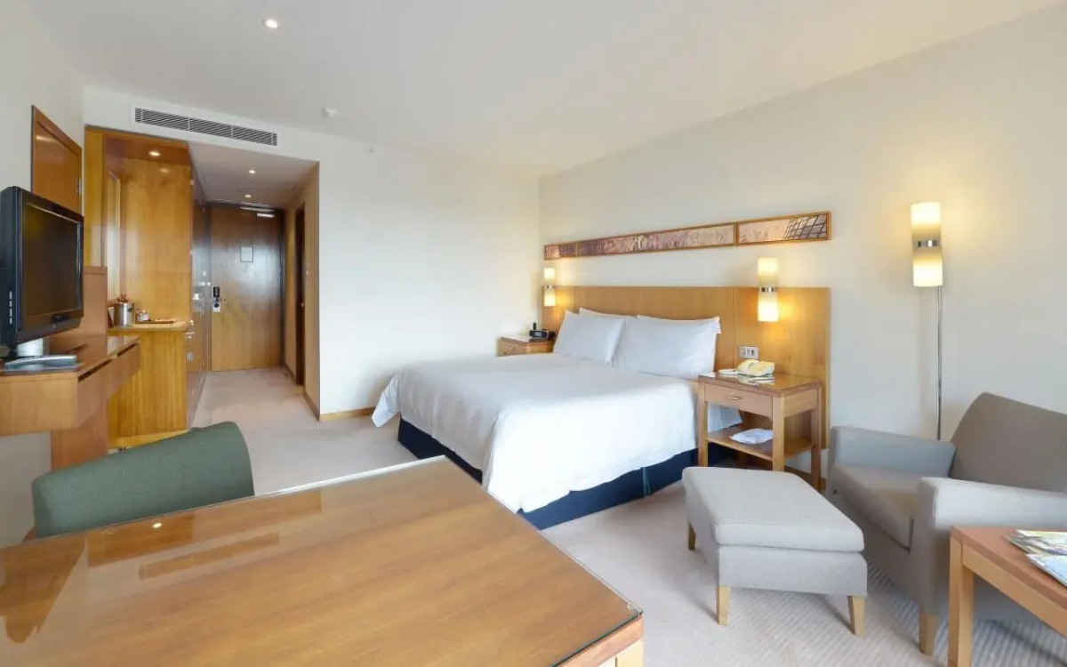 Canary Riverside Plaza Hotel