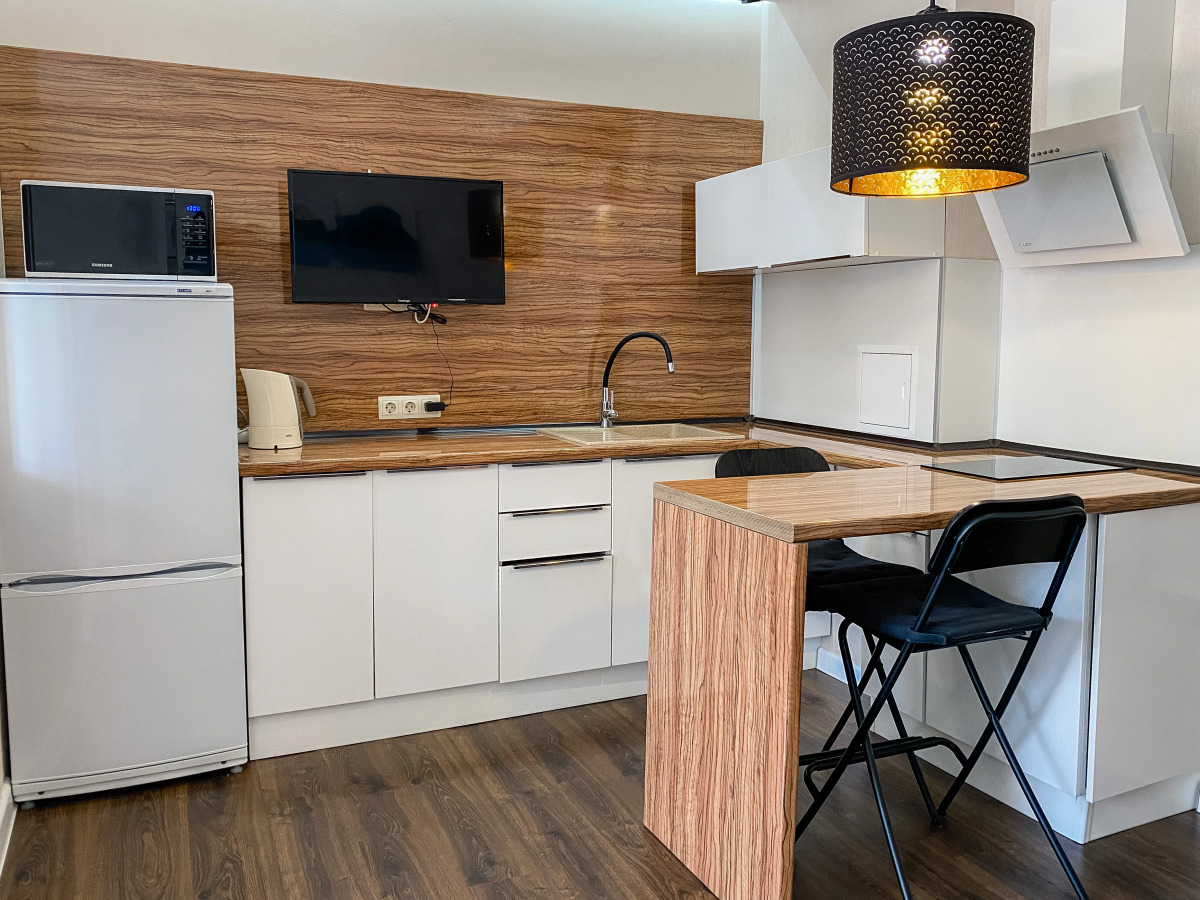 Студия с панорамным видом на центральной улице