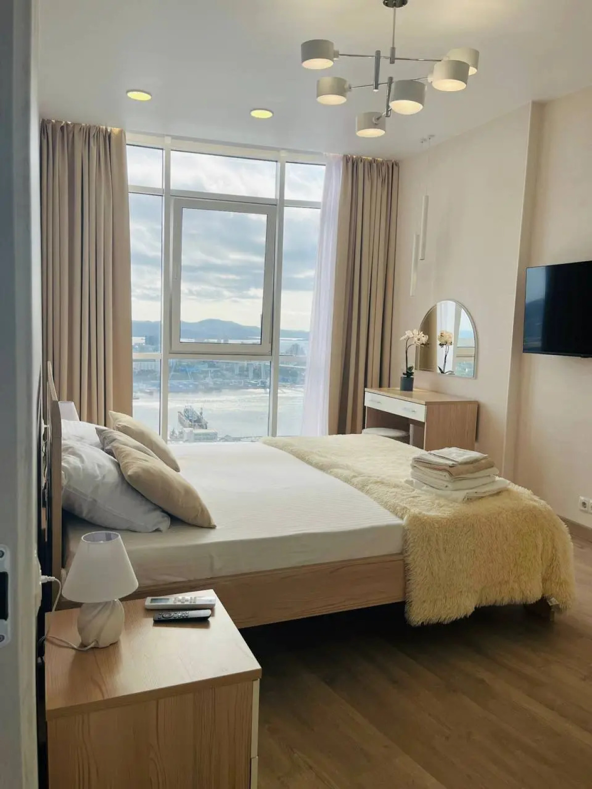 Апартаменты Светлая Квартира с Видом на Бухту Золотой Рог во Владивостоке