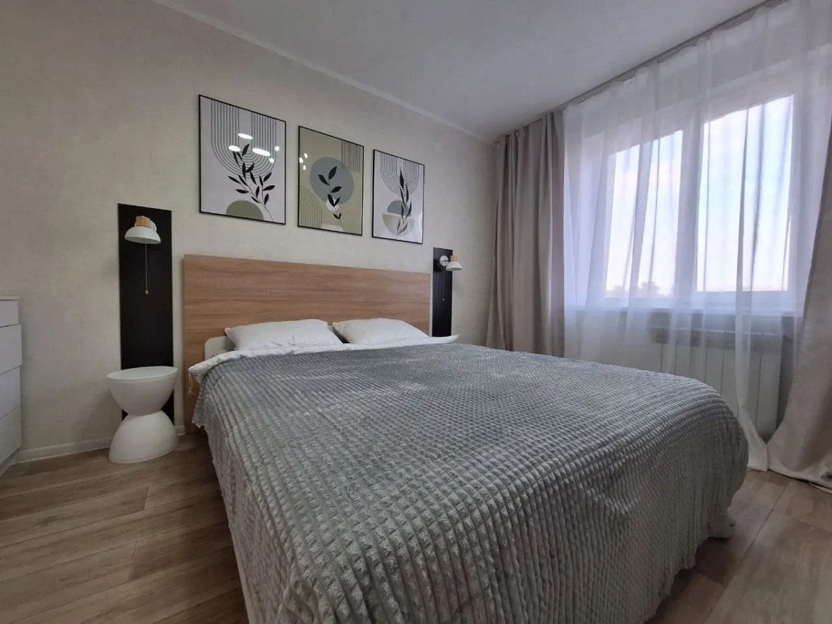 Квартира новая до 4+2 человек "Версаль апартмент"