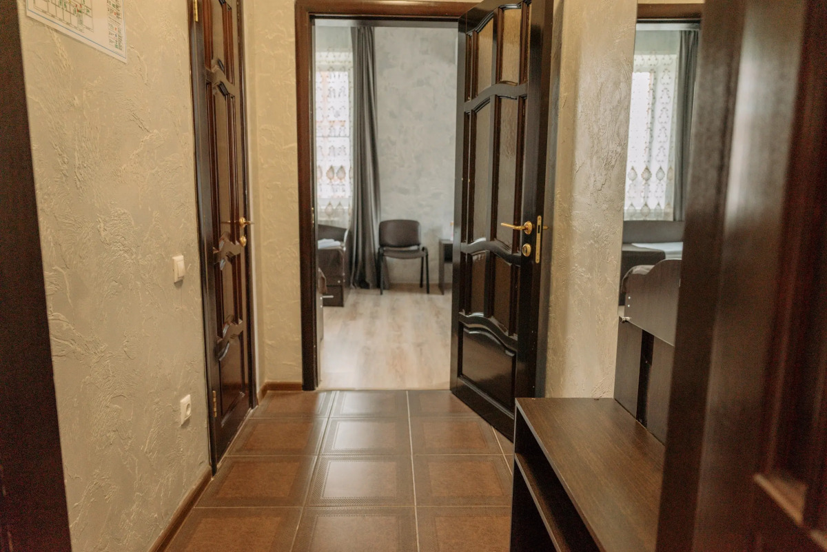 Отель Корона