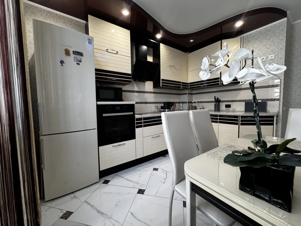 Квартира Новая Двухкомнатная квартира до 8 человек прямо у входа в метро