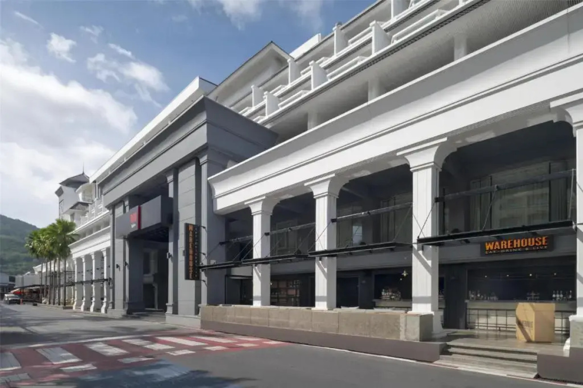 Отель Radisson RED Phuket Patong Beach