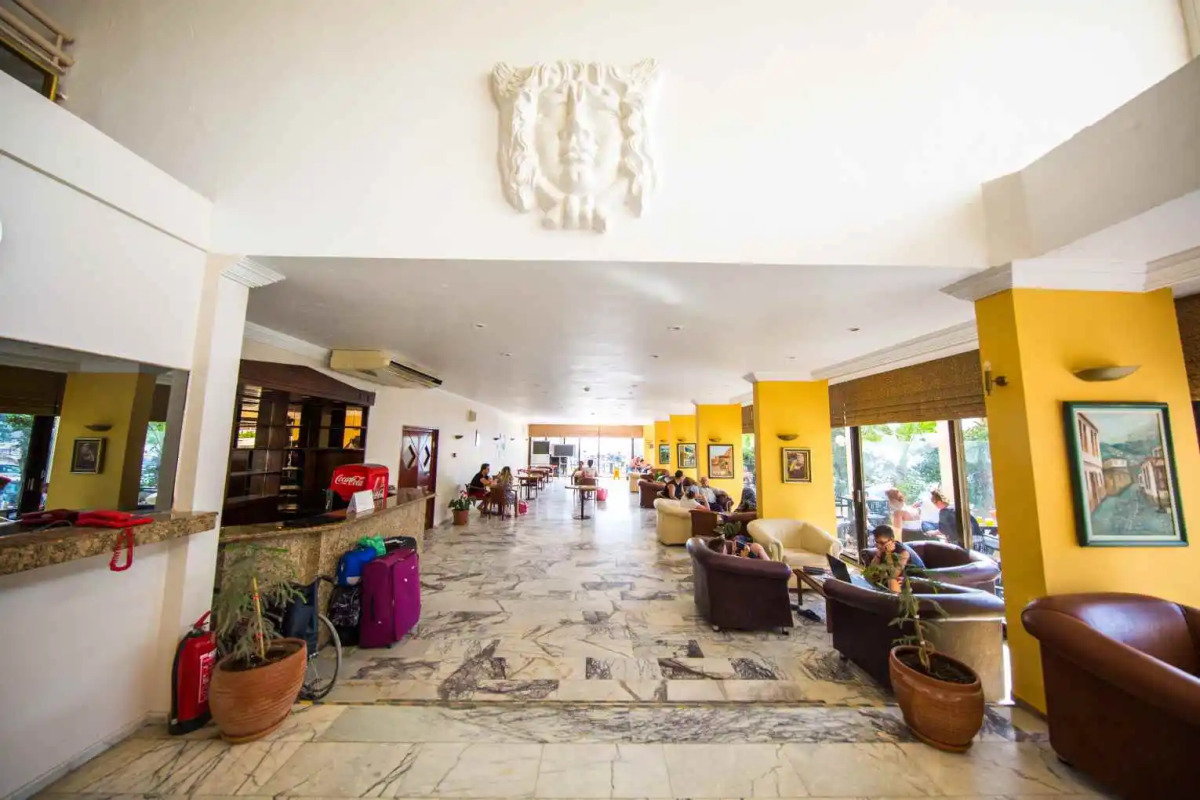 Отель Tuntas Beach Altinkum