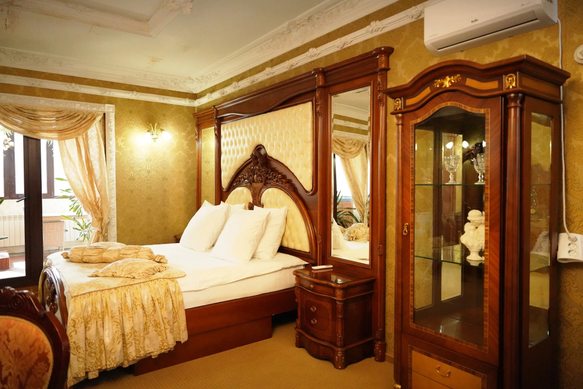 Отель Александр