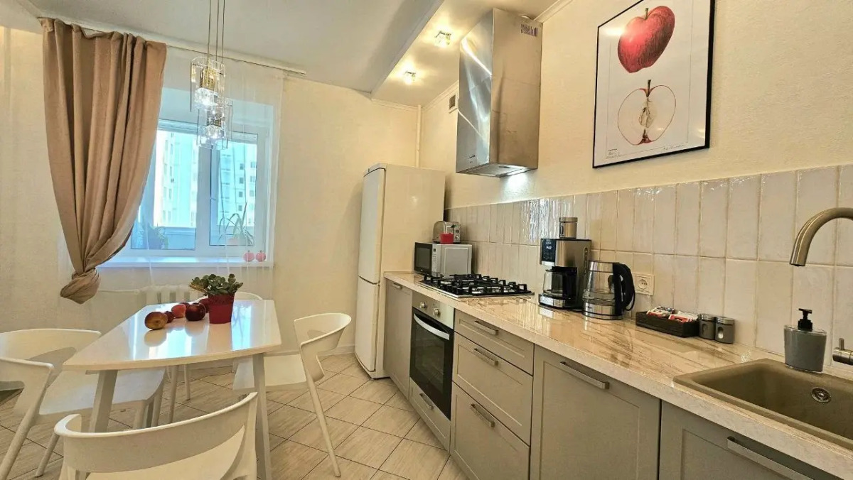 Квартира в удобной локации рядом со станцией метро Суконная слобода