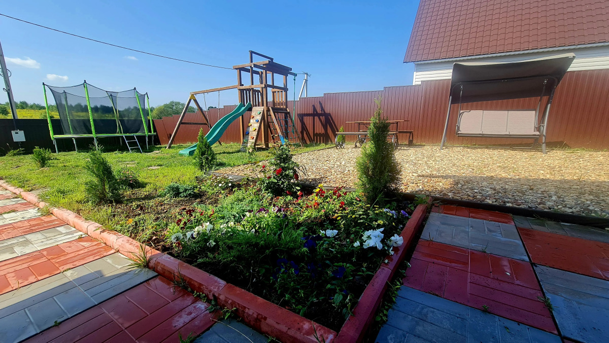 Частный Дом с Красным Залом