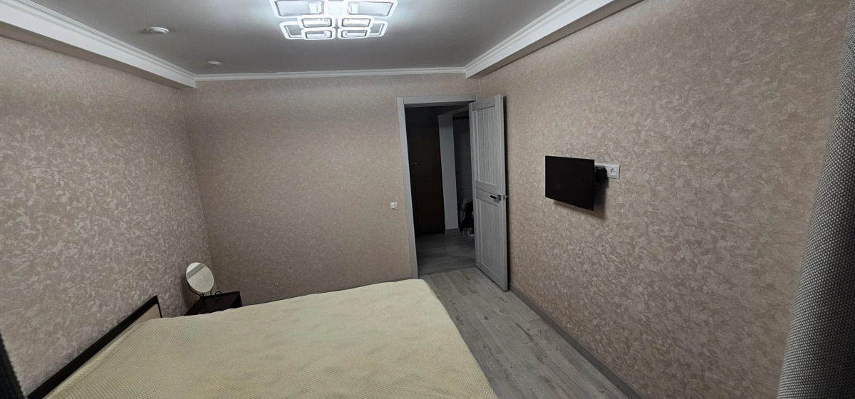 Квартира Двухкомнатная в тихом дворе с новым ремонтом и техникой