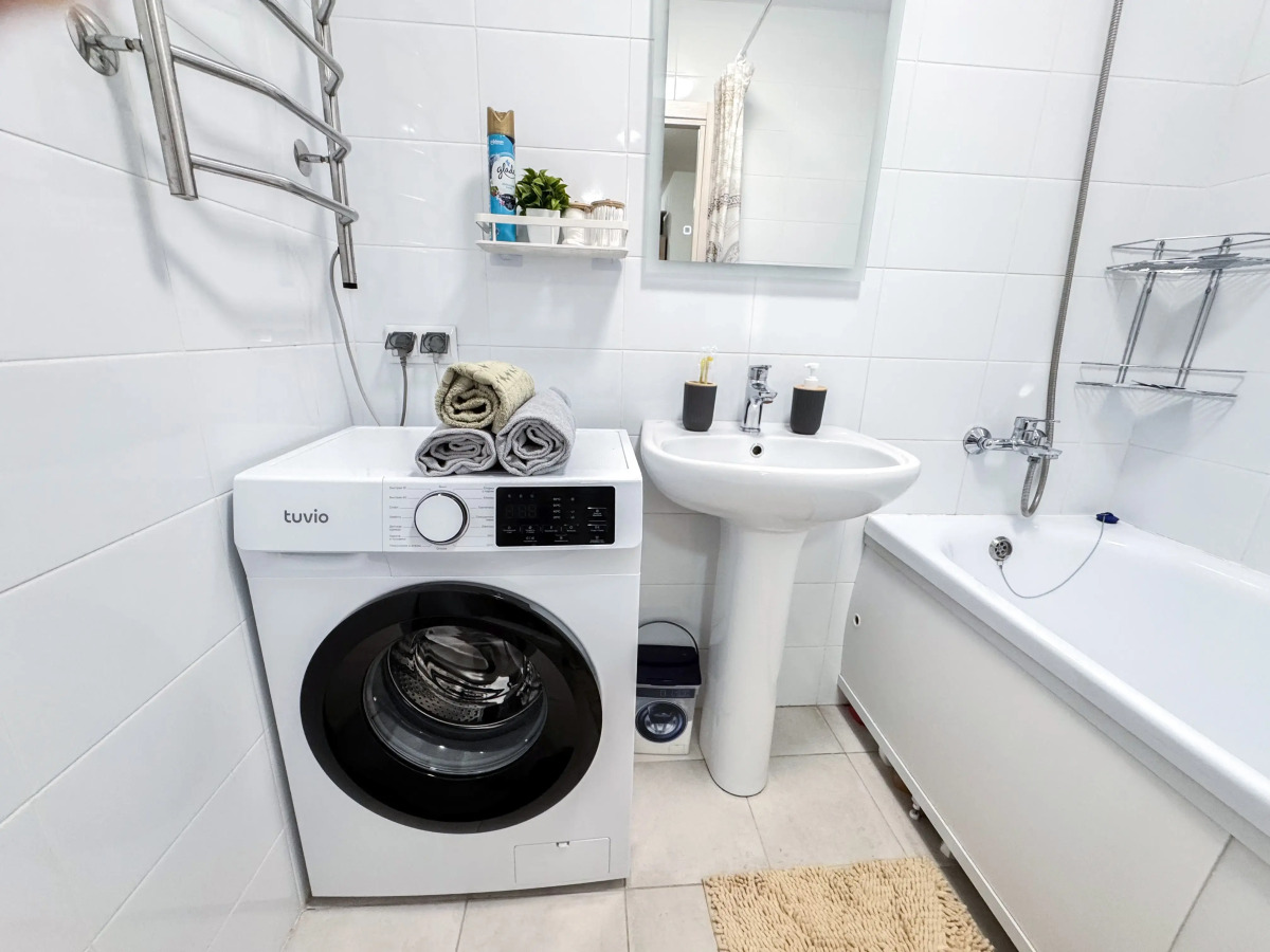 Квартира Вместительная у МРНЦ им. Цыба