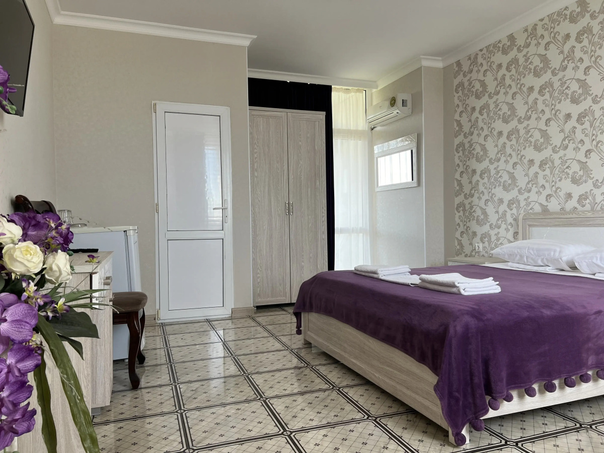 Отель Кристал