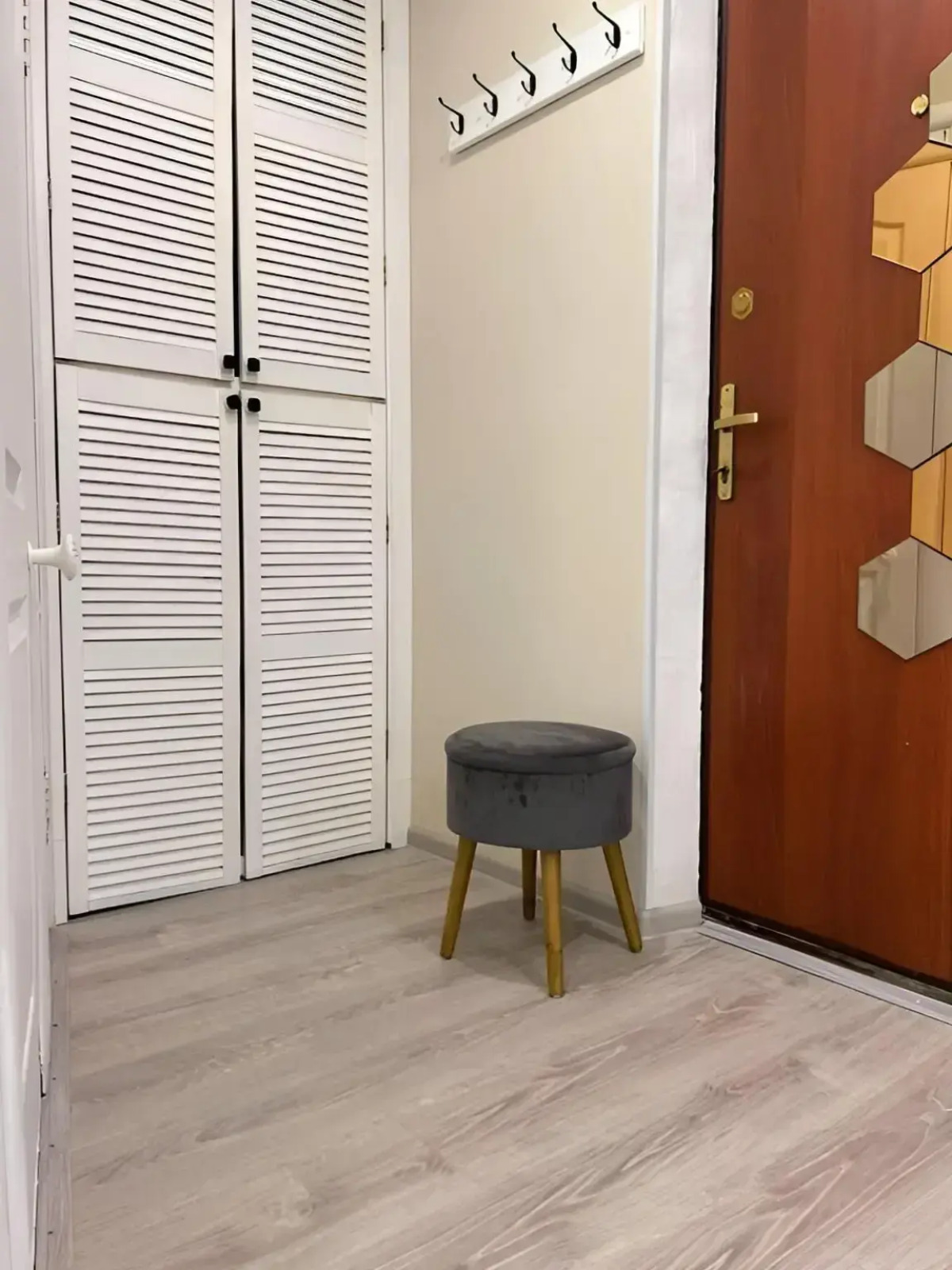 Квартира на Рихарда Зорге 42