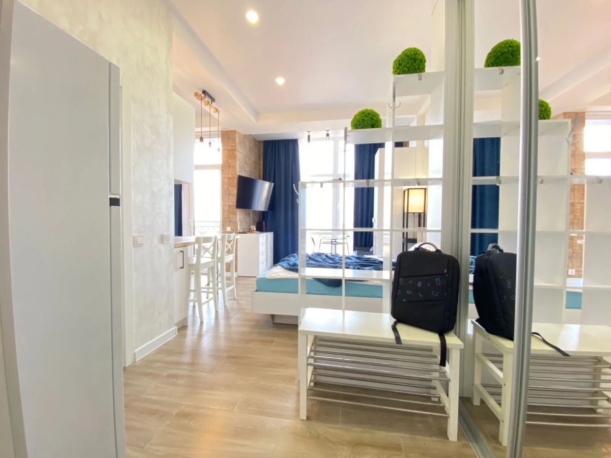 Море квартир уютная студия с панорамными окнами в центре Адлера 2