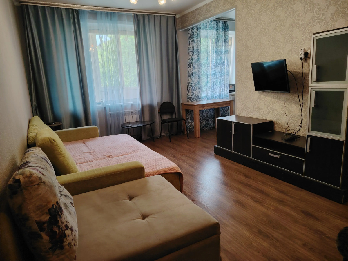 Квартира Трехкомнатная на Коммунистическом 35