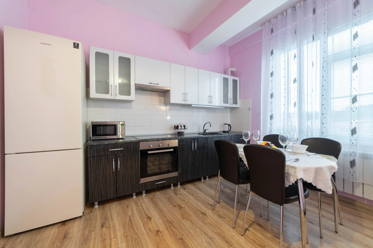 Квартира Вместительная для компании в центре Адлера