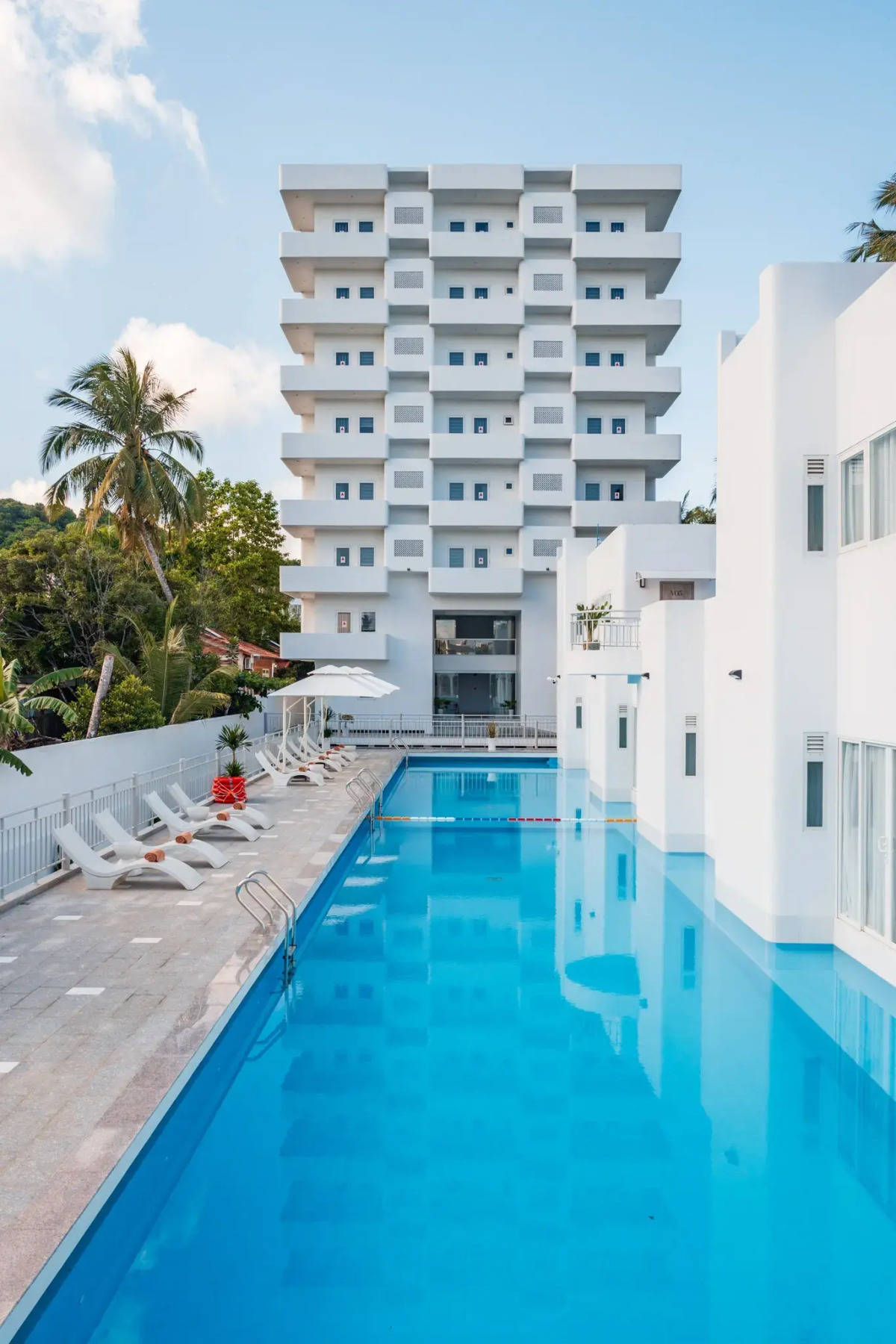 Отель The Up Phu Quoc