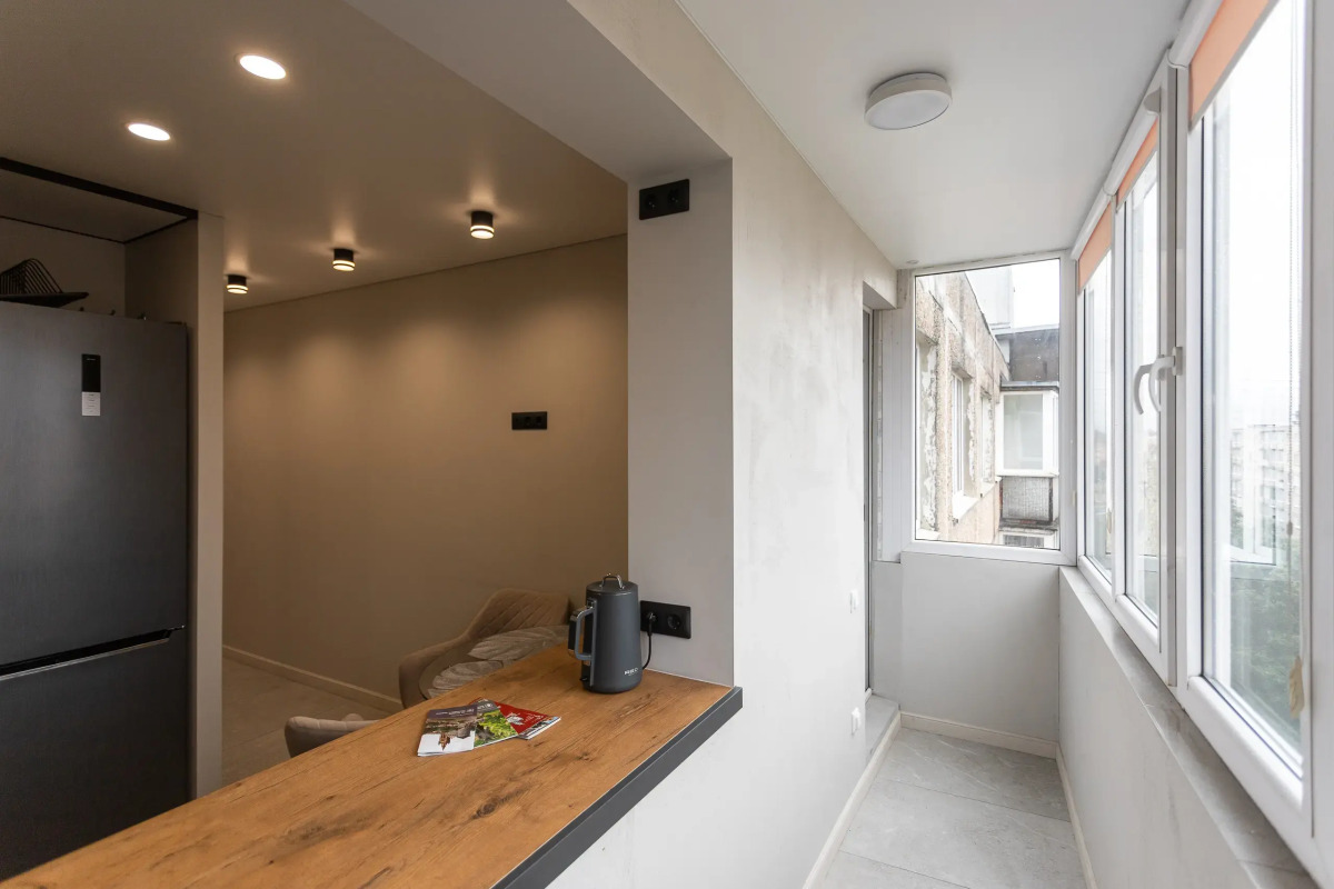 Квартира уютная трехкомнатная с двумя балконами рядом с островом Канта