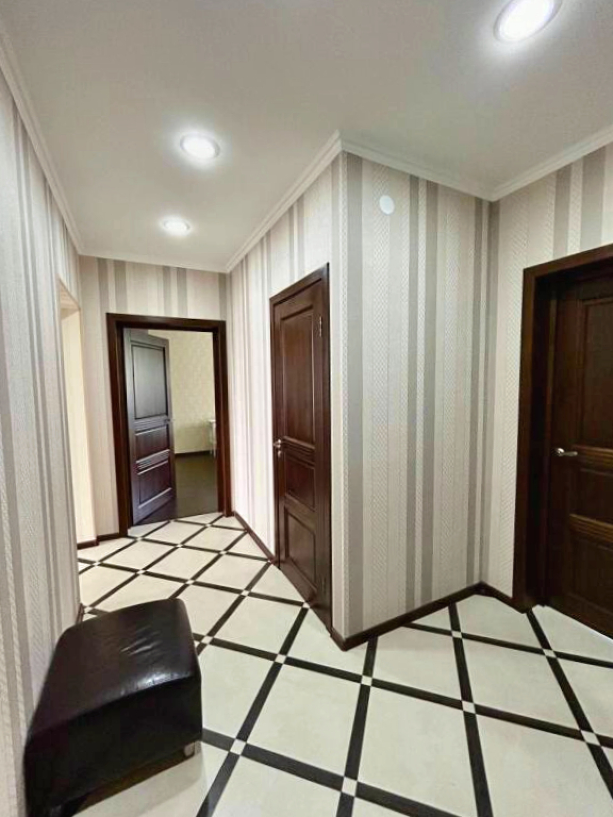 Улучшенные трехкомнатные апартаменты с террасой