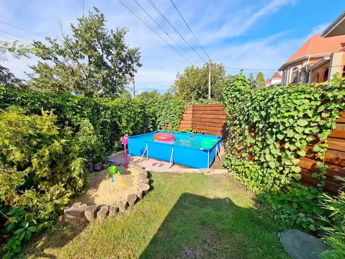 Частный дом Таунхаус со своим двором Кубанский Дворик 1