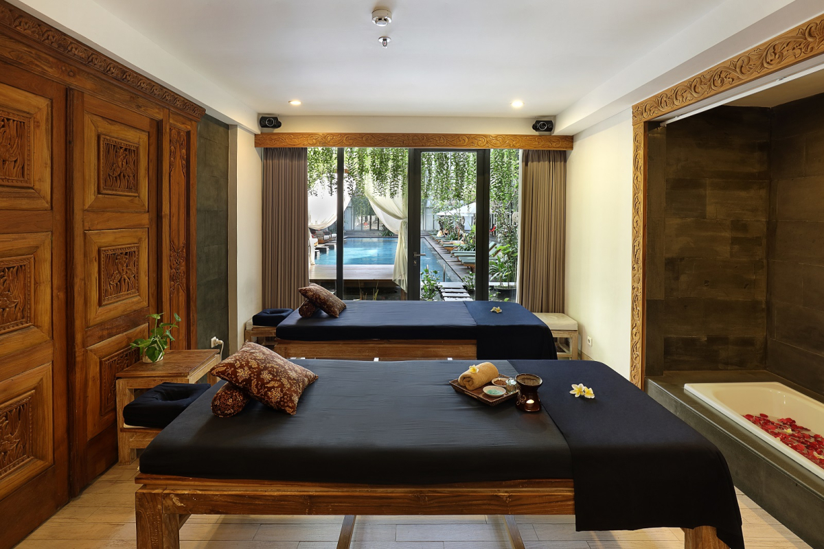 Отель Neo+ Kuta Legian