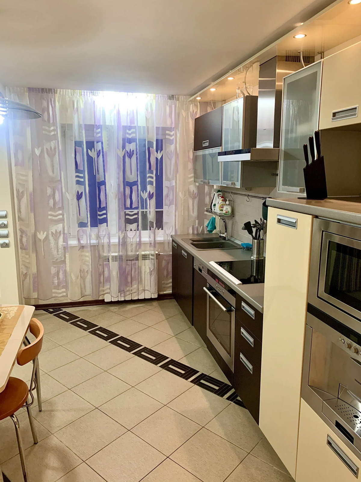 4-комнатная квартира с камином рядом Центральная площадь