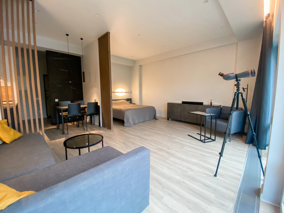 Студия с террасой с панорамным видом на горы