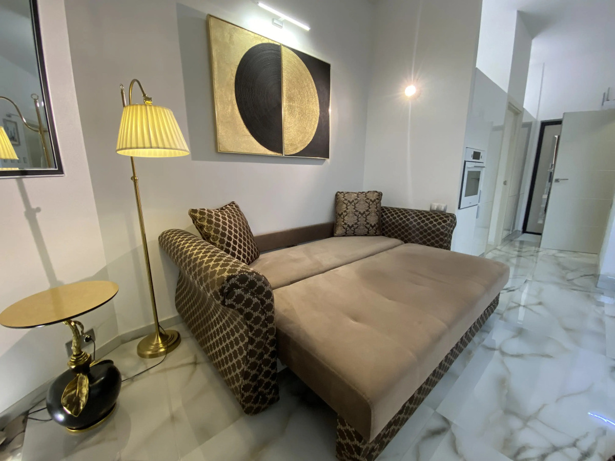 Апартаменты в современном стиле с камином