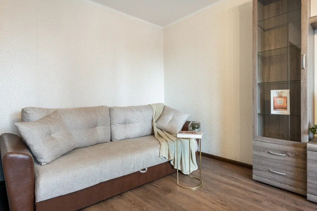 Апартаменты улучшенные Natali на метро Академика Янгеля