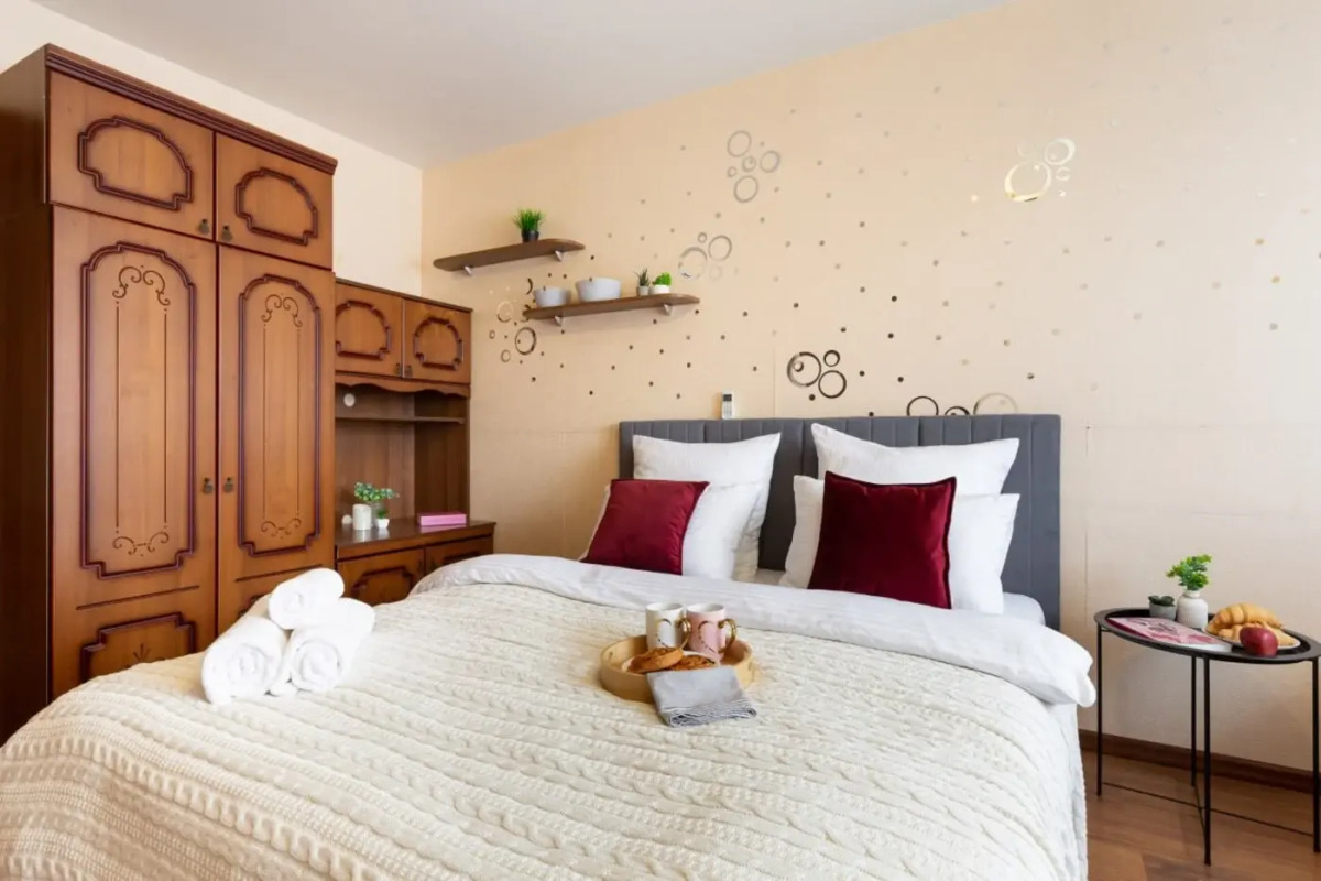 Апартаменты 2 комнатные с балконом в центре города, рядом Парк Победы