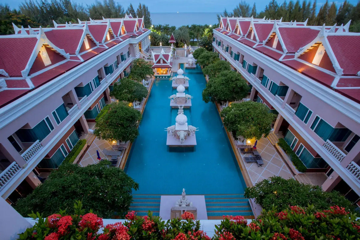 Курортный отель Grand Pacific Sovereign Resort & Spa