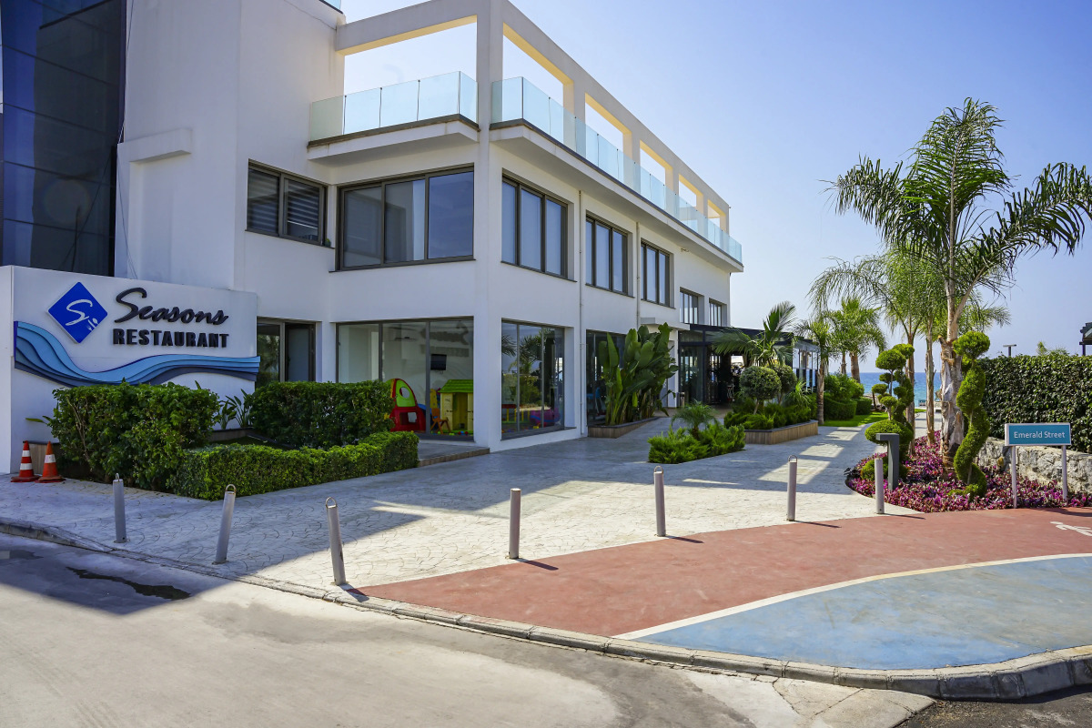 Курортный отель Four Season Li̇fe