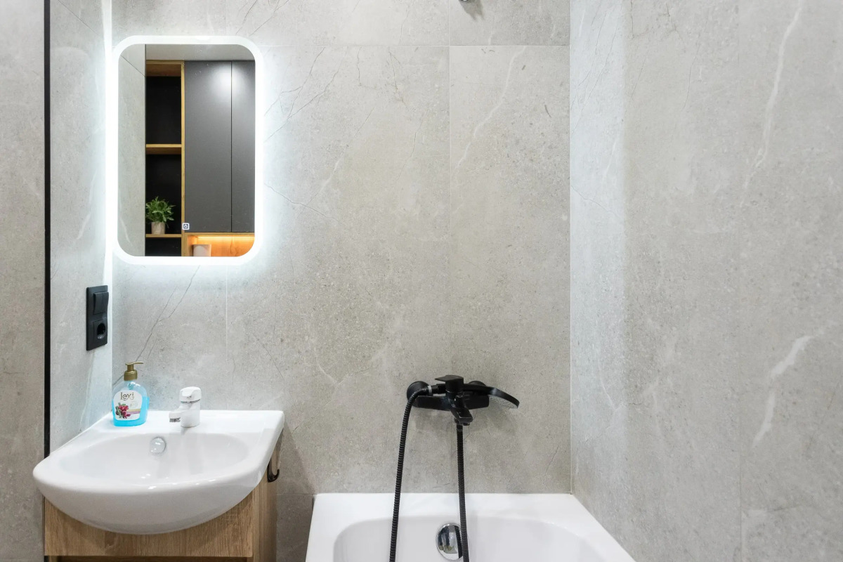 Квартира уютная трехкомнатная с двумя балконами рядом с островом Канта