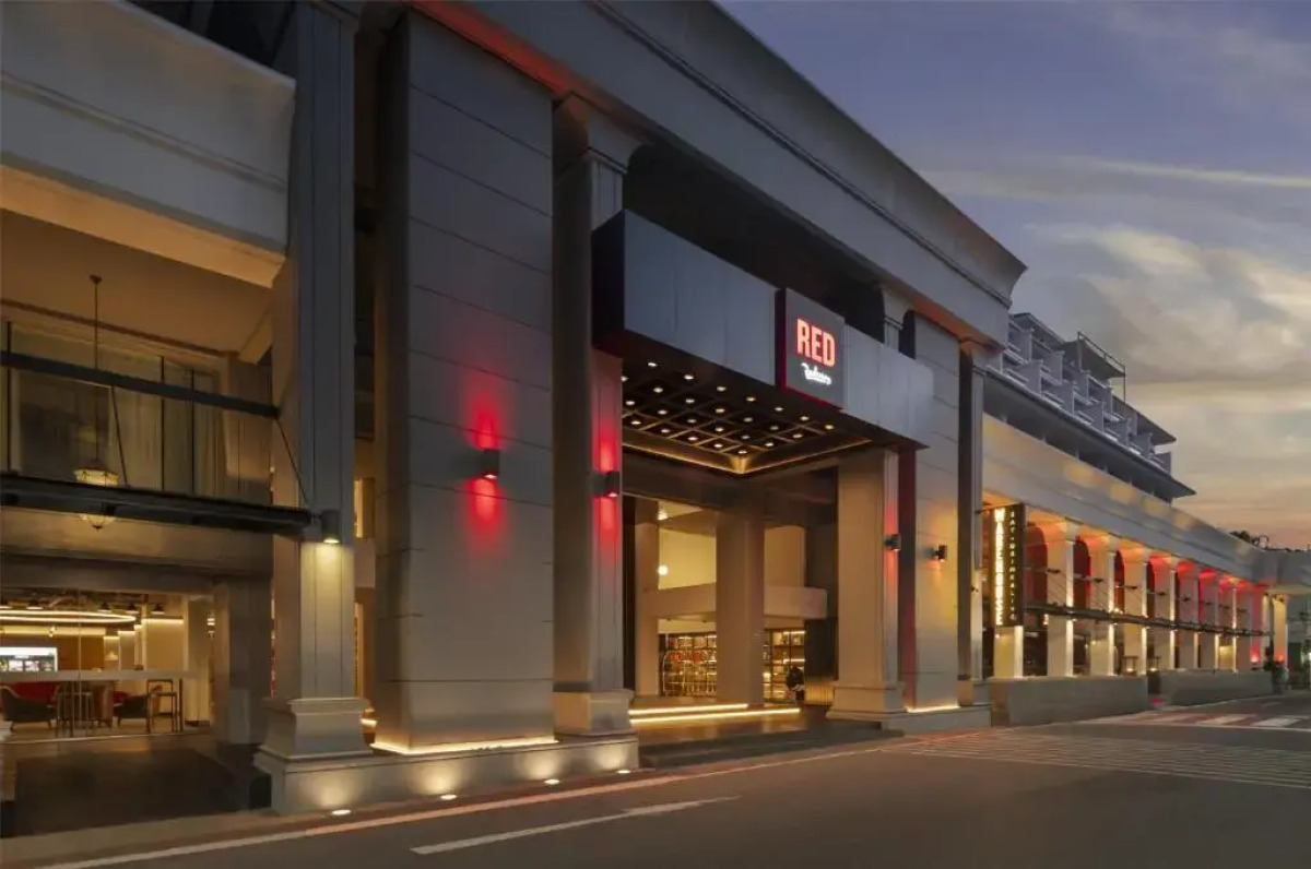 Отель Radisson RED Phuket Patong Beach