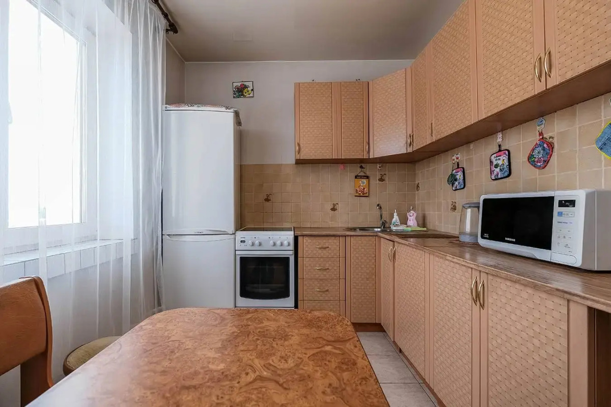 Апартаменты рядом с МНТК Федорова Забалуева 51/5