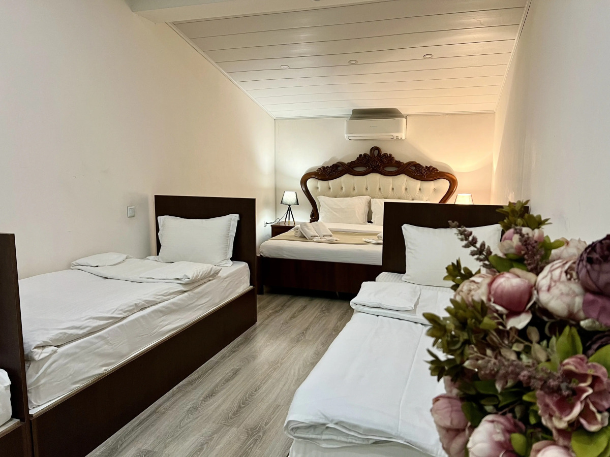 Отель Castle Family