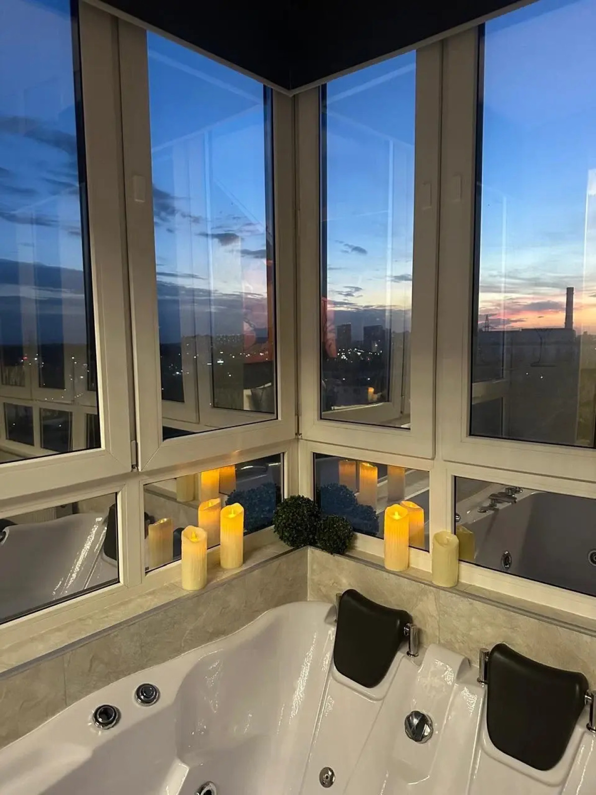 Апартаменты Лофт Apart Energy с Джакузи и Видом на Озеро