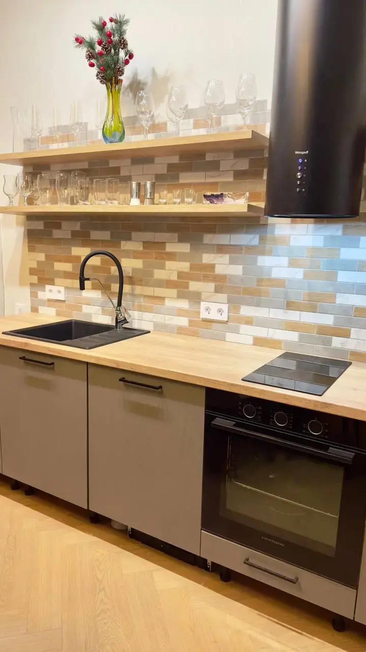 Частный дом у озера