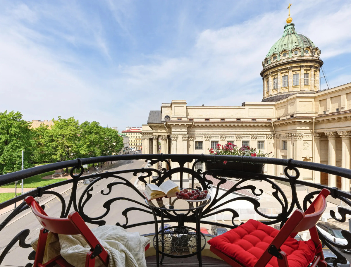 Апартаменты Minin Apartments с видом на Казанский собор 120 кв.м.