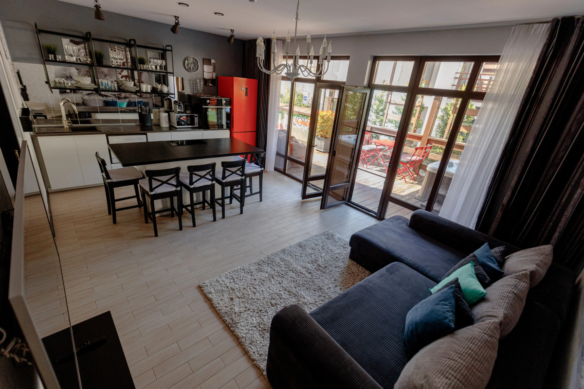 Частный Дом напротив казино с личной парковкой