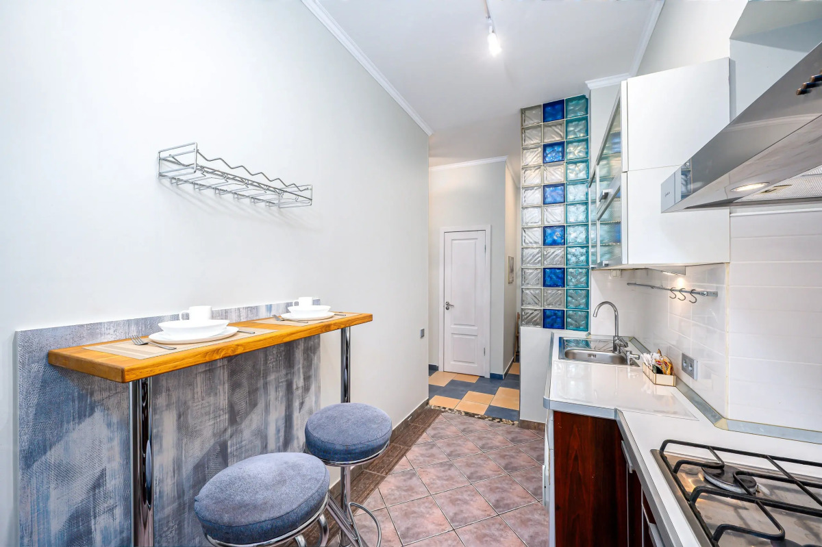 Апартаменты на Моисеенко 4