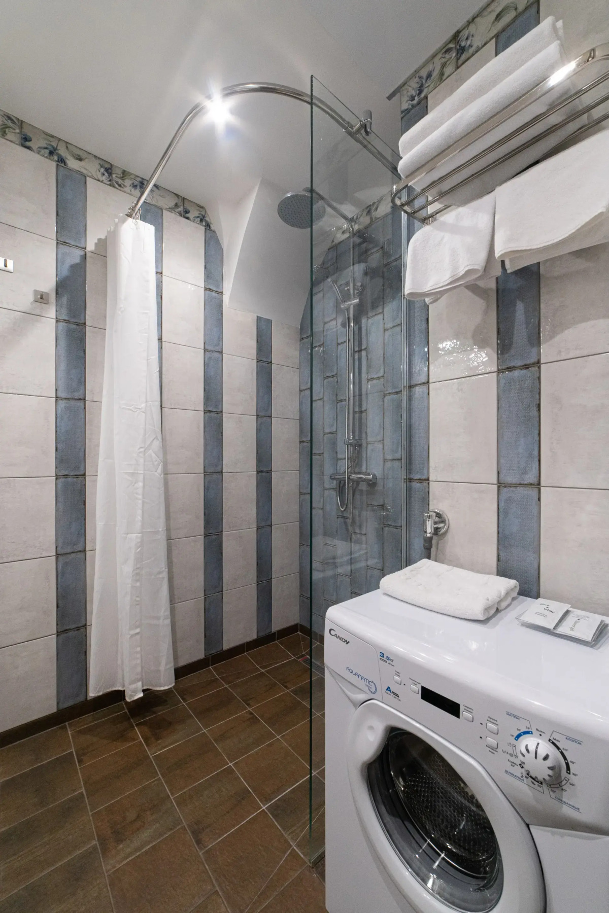 Отель Двенадцать