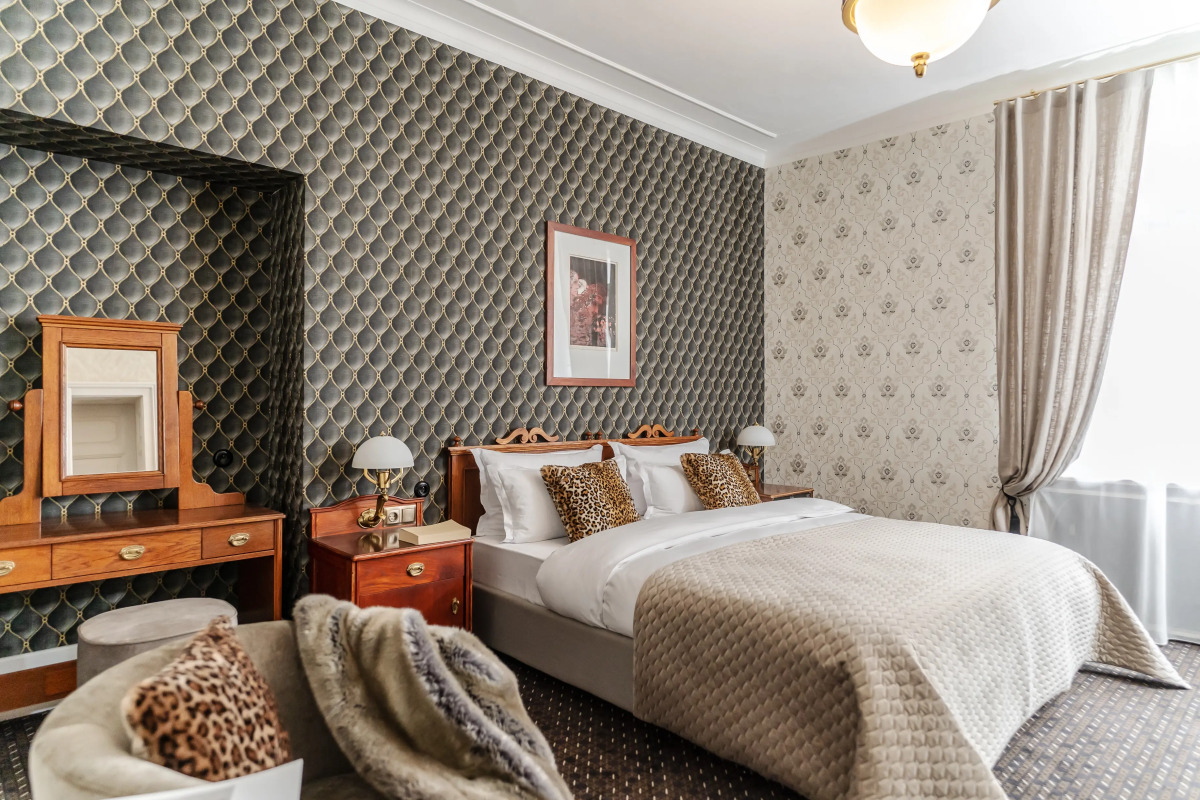 Отель H15 Francuski Hotel