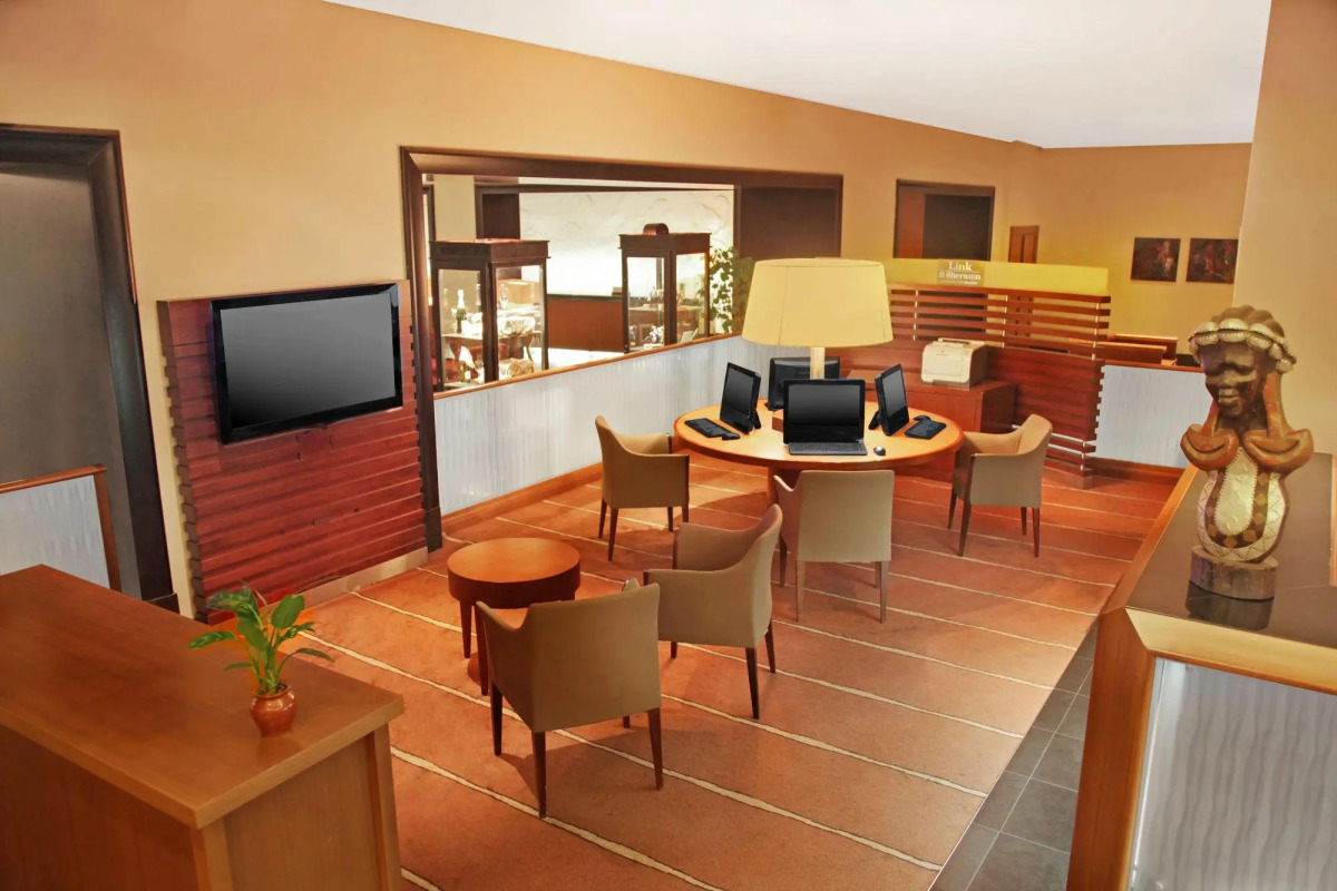 Отель Sheraton Kampala