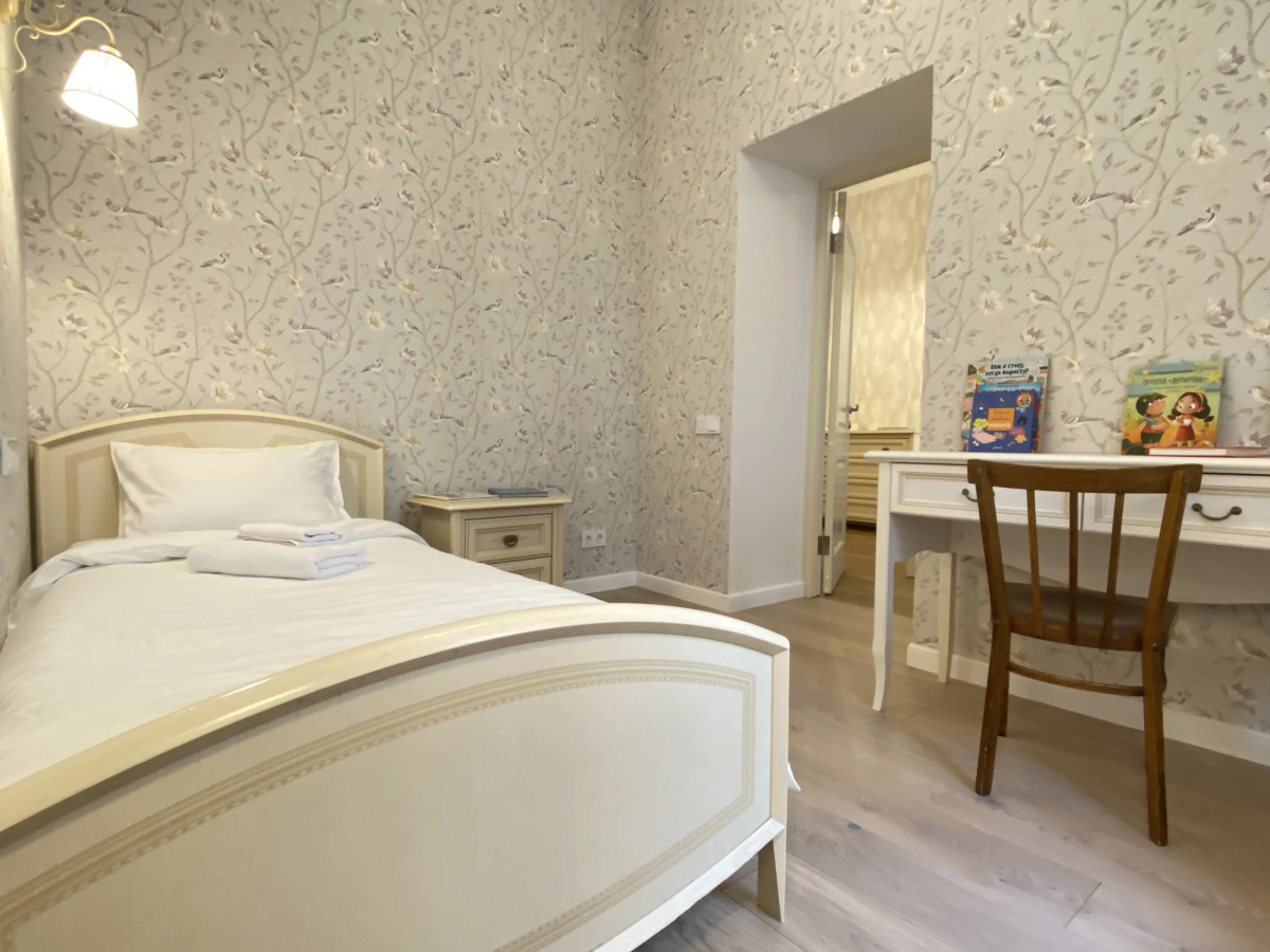 Трехкомантная квартира у летнего сада в Мозаичном дворе