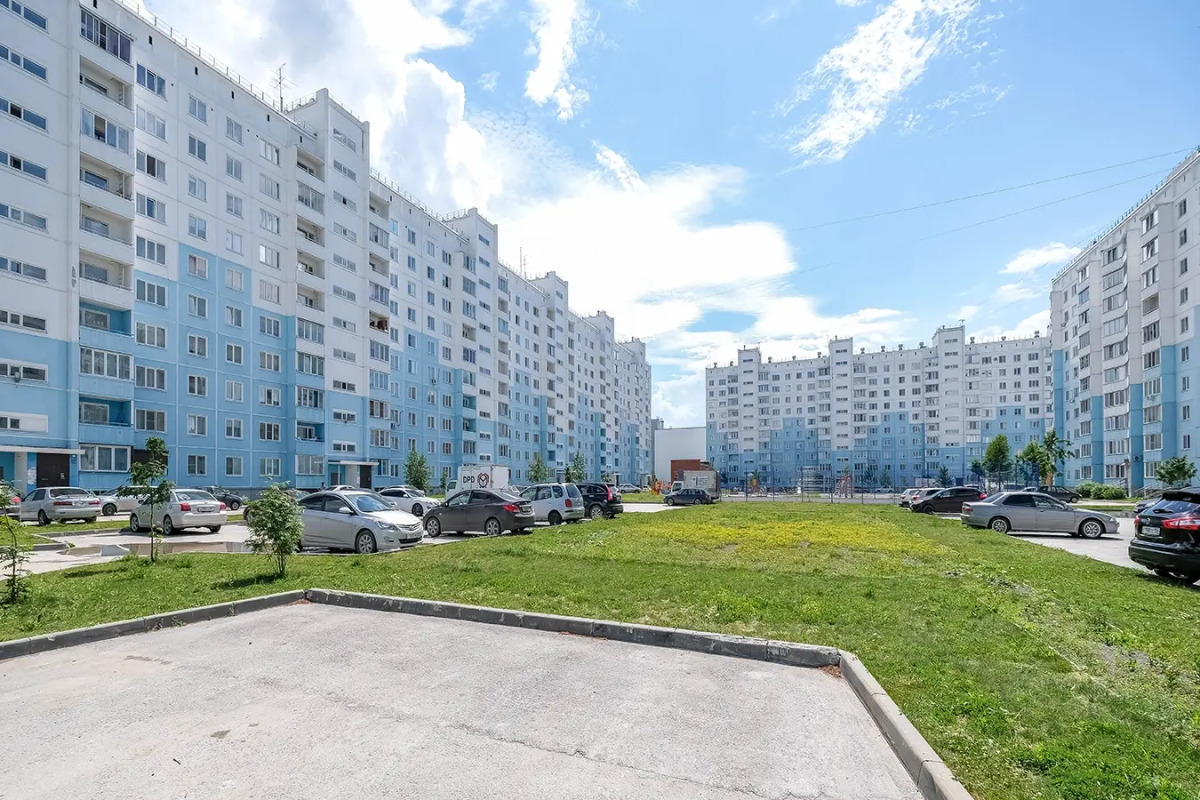 Квартира рядом с Мнтк им. Федорова и Ск Заря