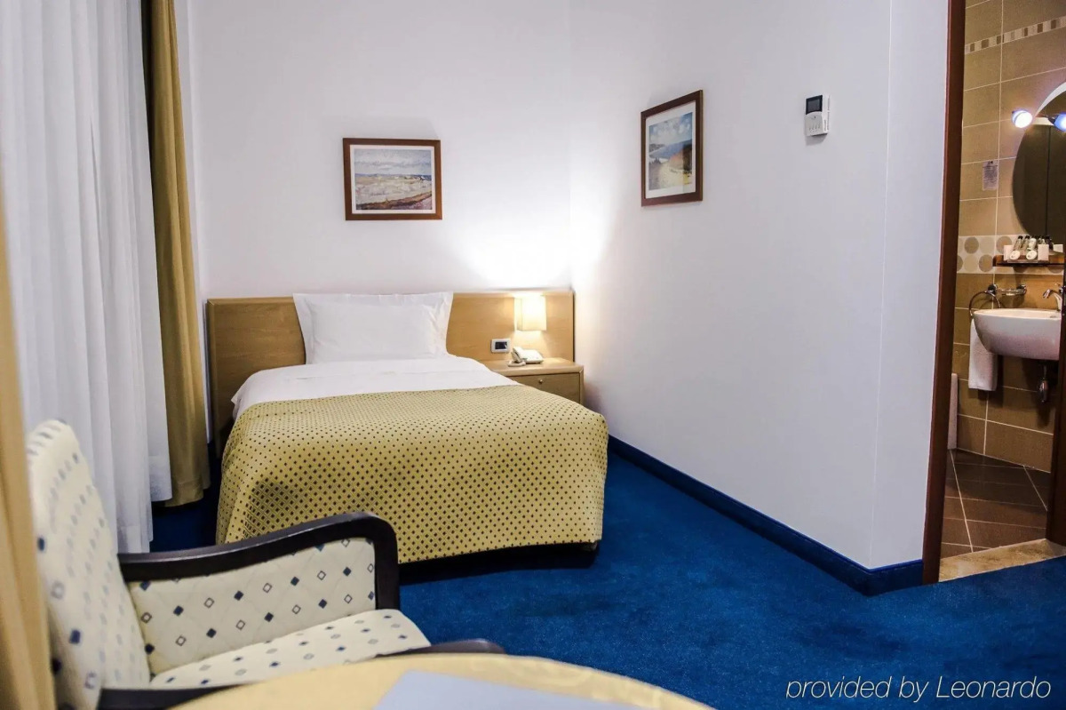 Отель Airport Tirana