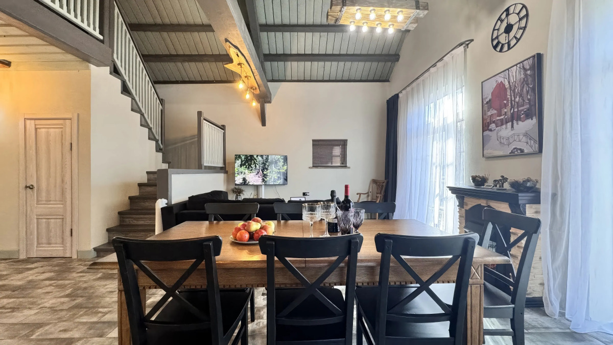 Частный дом коттедж у пристани в центре города