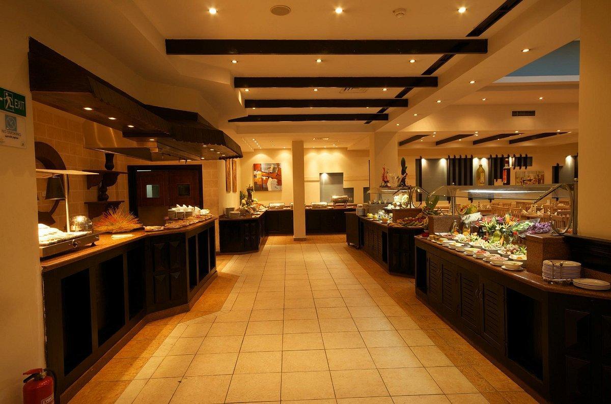 Курортный Отель Swiss Inn Pyramids Golf Resort