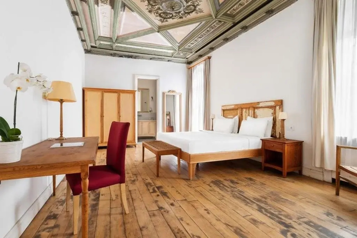 Adahan DeCamondo Pera, Autograph Collection