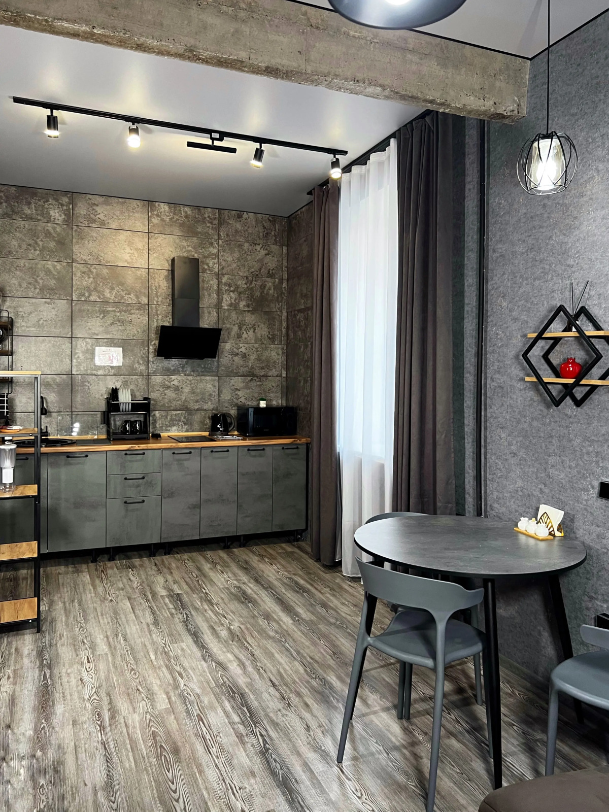 Апартаменты Granada Шикарная евро-двушка в центре города с новым ремонтом в стиле Лофт