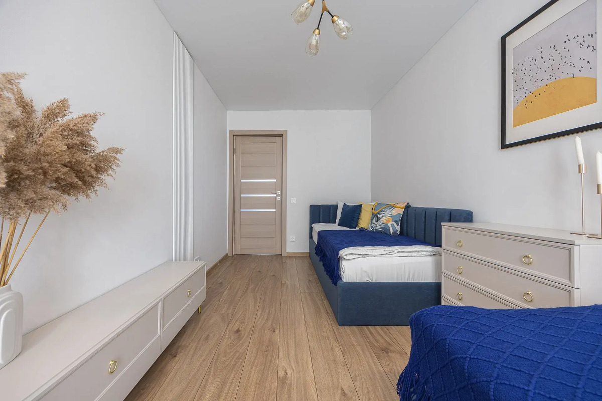 Апартаменты улучшенные, в центре города, с тремя спальнями